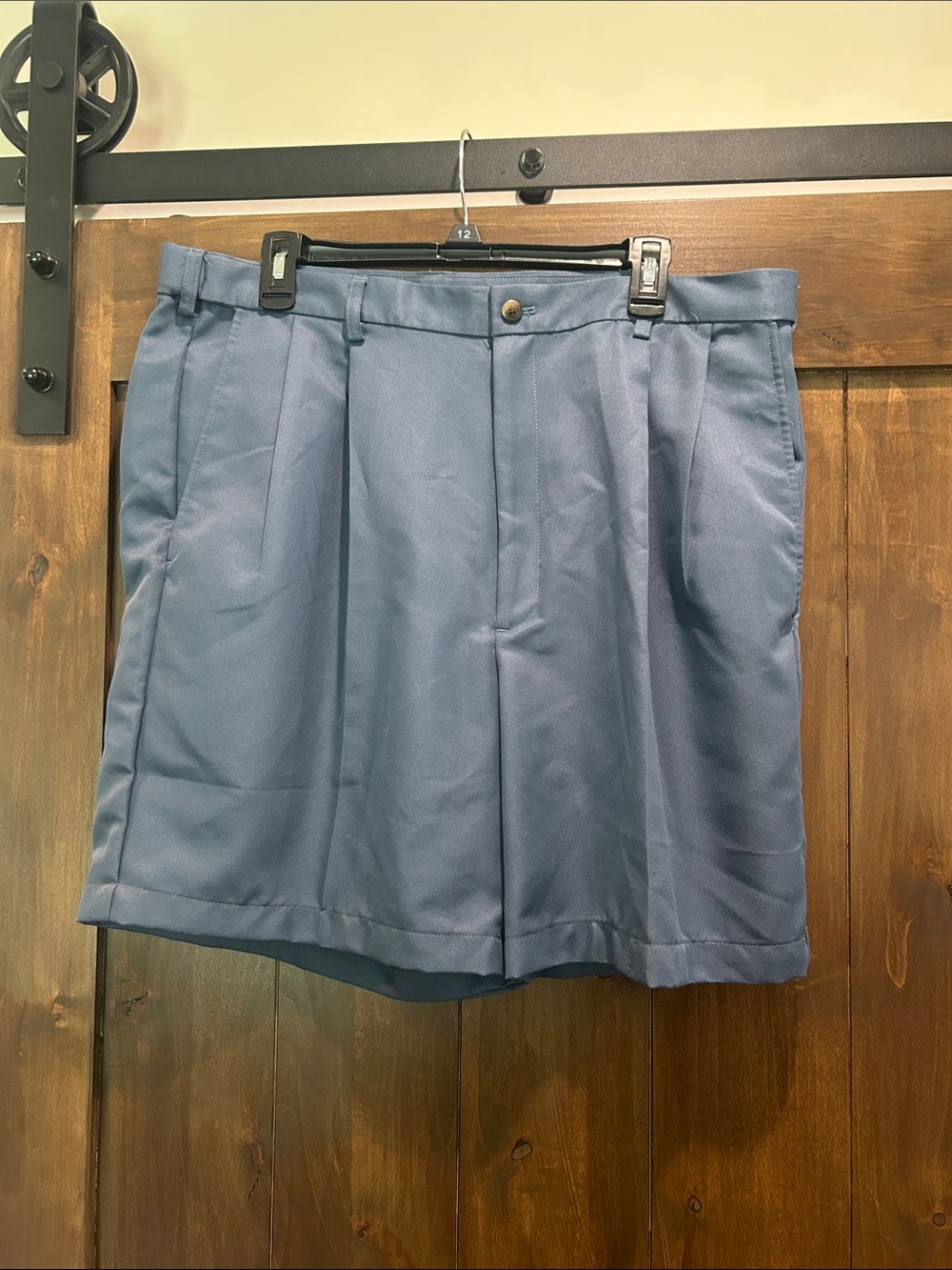 E408 Haggar Men's Blue Pleated Shorts - expandable waist - size 38